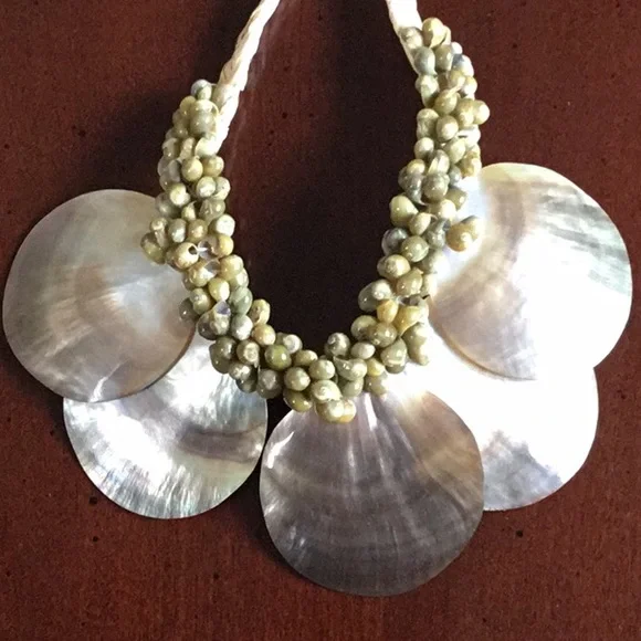 Mother of Pearl Shell Necklace 10” - Picture 2 of 3